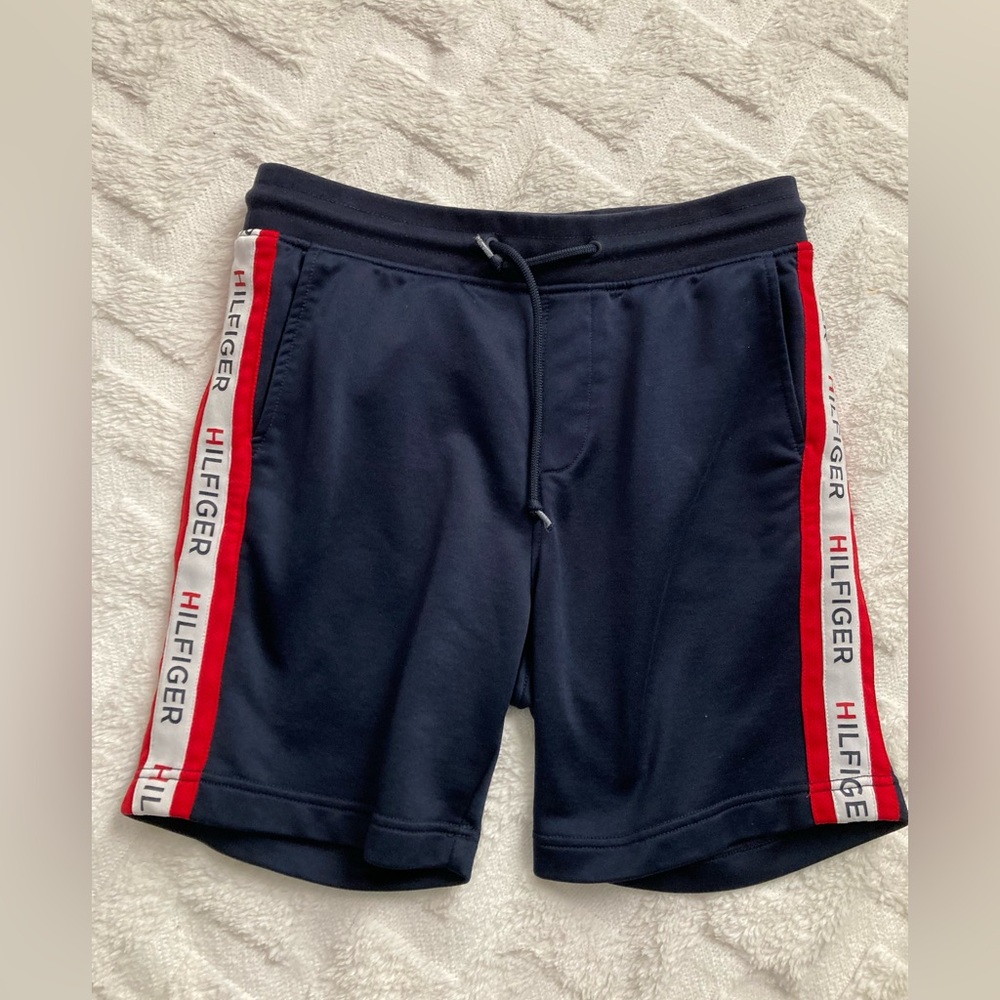 Tommy Hilfiger Womens shorts size small.